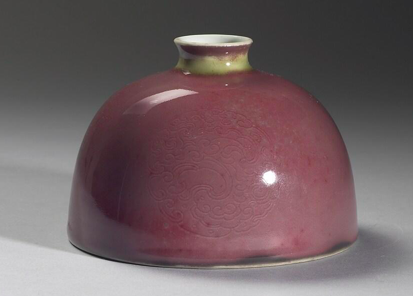 Vases et marchepieds en porcelaine