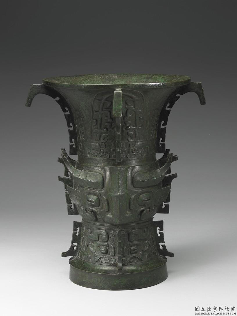 Les vases à alcool en bronze du MNP