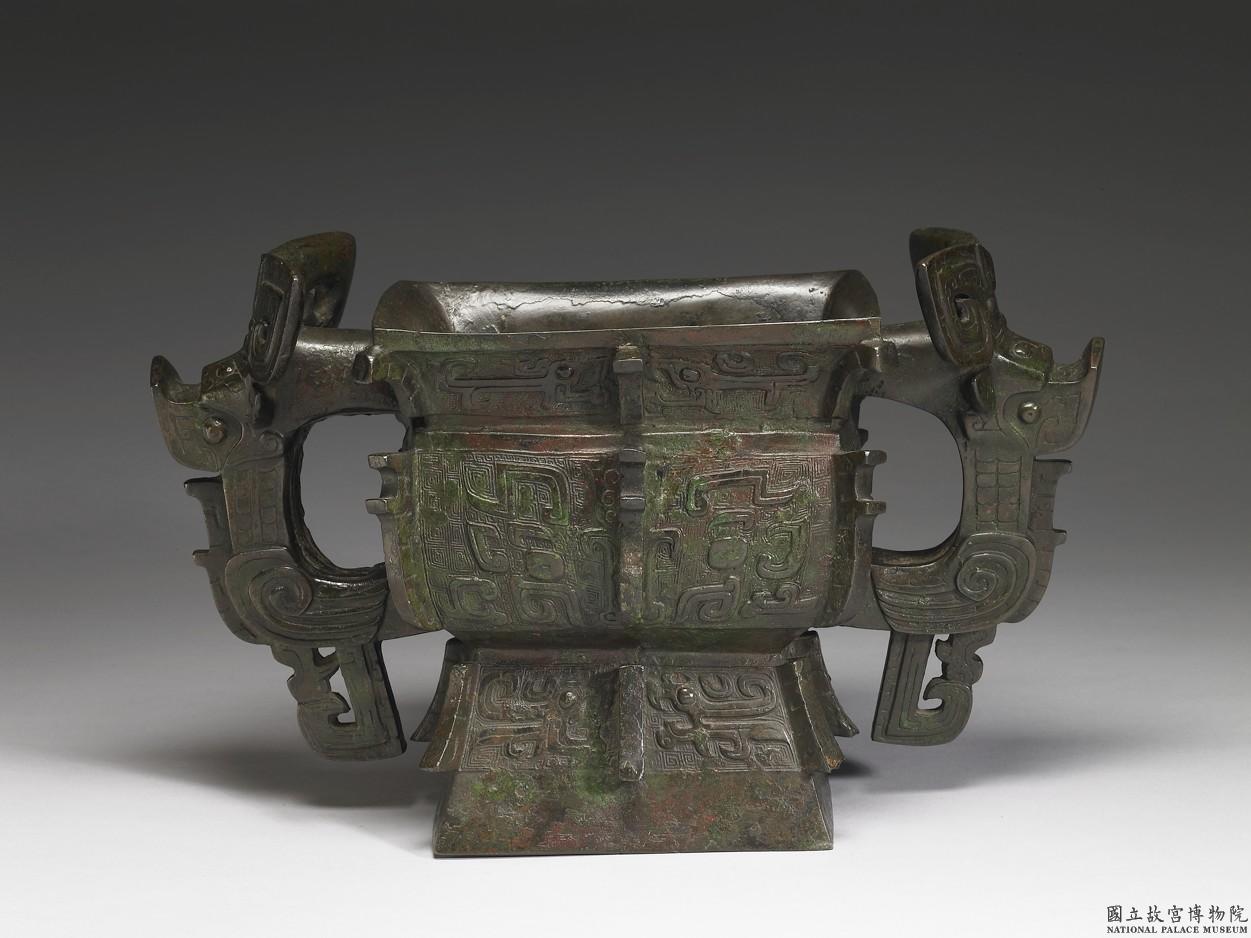 Chaudrons et vases en bronze