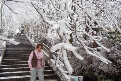 Il neige aux sommets de Taiwan