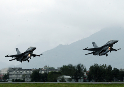 L’armée de l’air remet ses F16 A/B à niveau