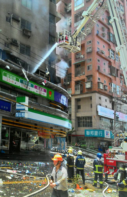 Une explosion a fait un mort et 14 blessés