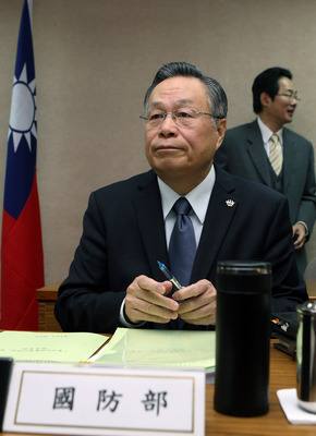 Démission du ministre de la Défense Yen Ming