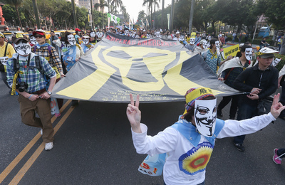 Manifestants anti-nucléaires dans les rues de tout Taiwan
