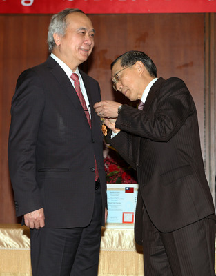 Taiwan décore Chen Chao-long pour ses contributions médicales à travers le monde