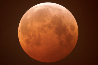 Eclipse de lune totale dans le ciel taiwanais