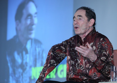 Albie Sachs a rencontré les lycéens à Taiwan