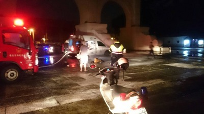 Un homme s'immole par le feu en face du mémorial Tchang Kai-chek