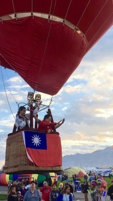 Une montgolfière aux couleurs de la République de Chine dans un festival américain