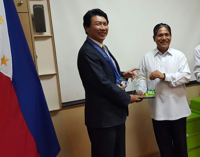 Le directeur du bureau de l’investigation a été décoré aux Philippines