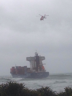 Le cargo T.S Lines Taipei naufragé est ordonné d’agir pour éviter une marée noire
