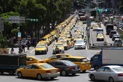 Une nouvelle manifestation de taxis contre Uber