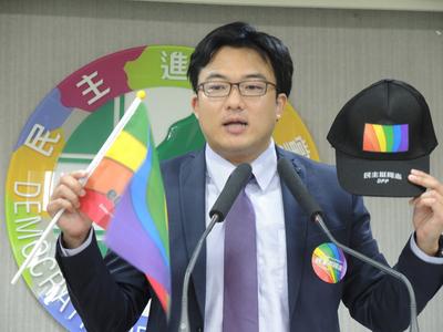 Le DPP progresse en matière de droits des homosexuels