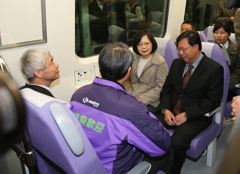 La Chef de l’Etat satisfaite du système du métro de l’aéroport international de Taoyuan