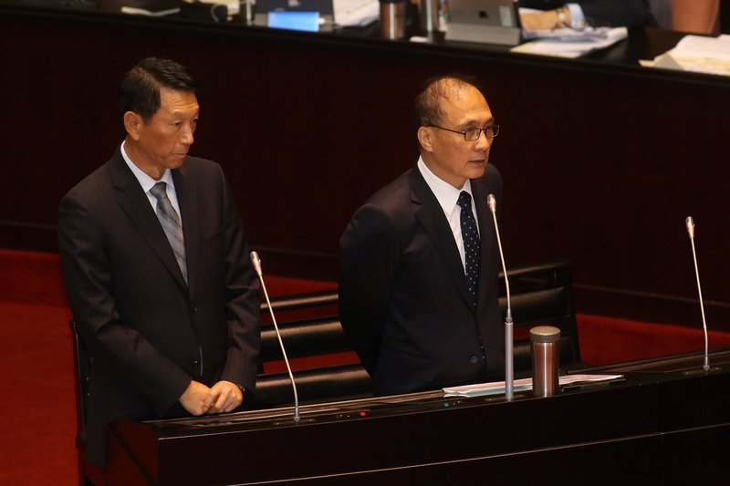 Le chef du gouvernement défend l’encadrement des visites en Chine des haut-gradés