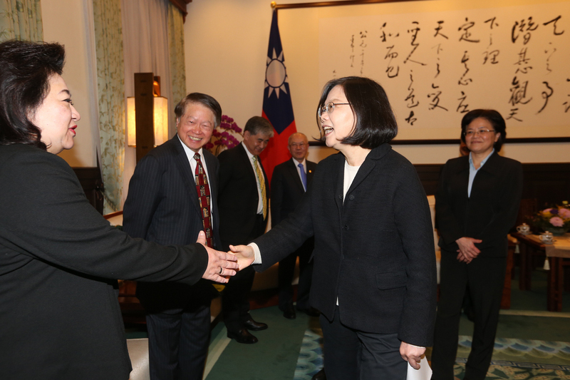 La Présidente de la République sollicite l’aide de la classe d’affaire taiwanaise en Amérique du nord