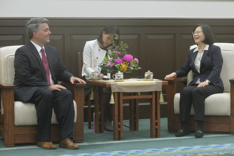 La Présidente de la République invite les Etats-Unis à poursuivre la vente d’armements à Taiwan