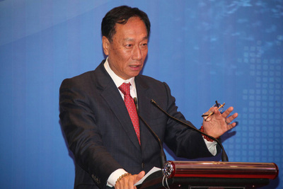 Le président de Foxconn critique le manque d’efficacité de l’administration taïwanaise