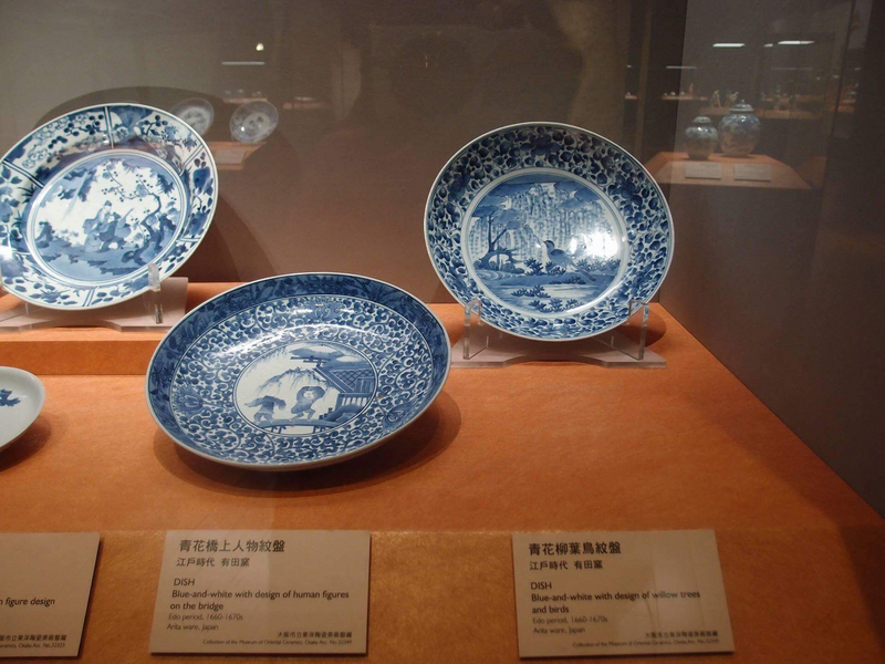 Un conservateur japonais visite la branche sud du Musée national du Palais après qu’une céramique a glissé de son support