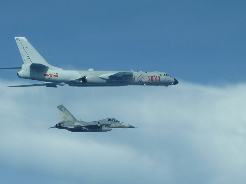 Huit bombardiers chinois ont fait un tour de l’île de Taiwan