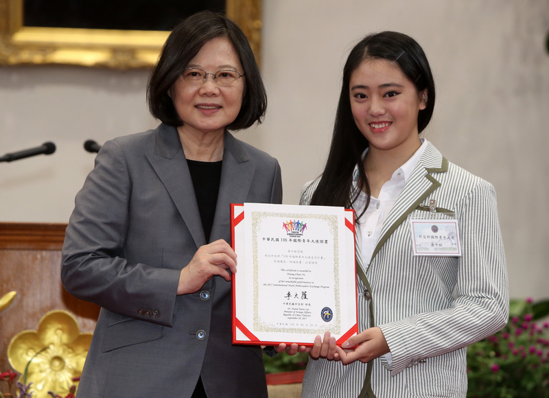Tsai Ing-wen reçoit les jeunes « ambassadeurs de Taïwan »