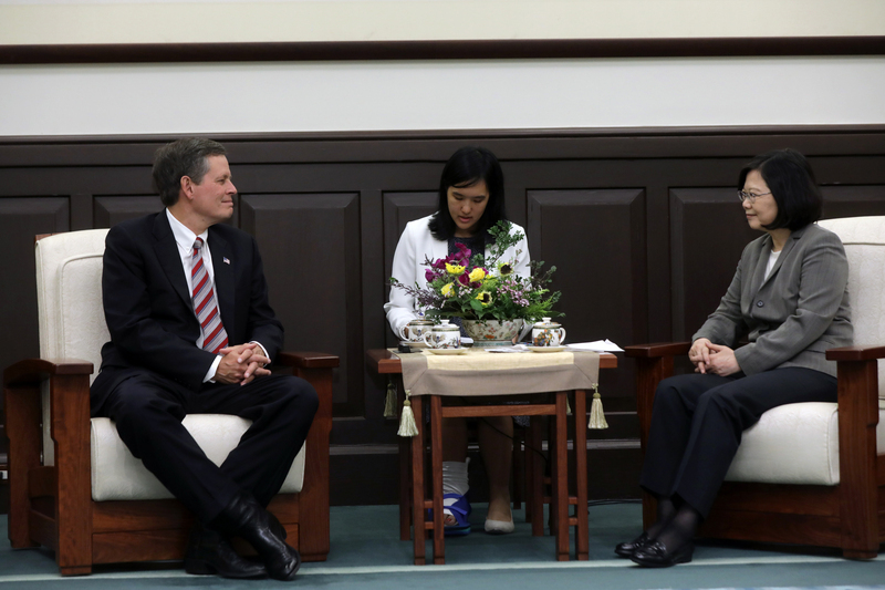 Tsai Ing-wen a reçu le sénateur américain Steve Daines