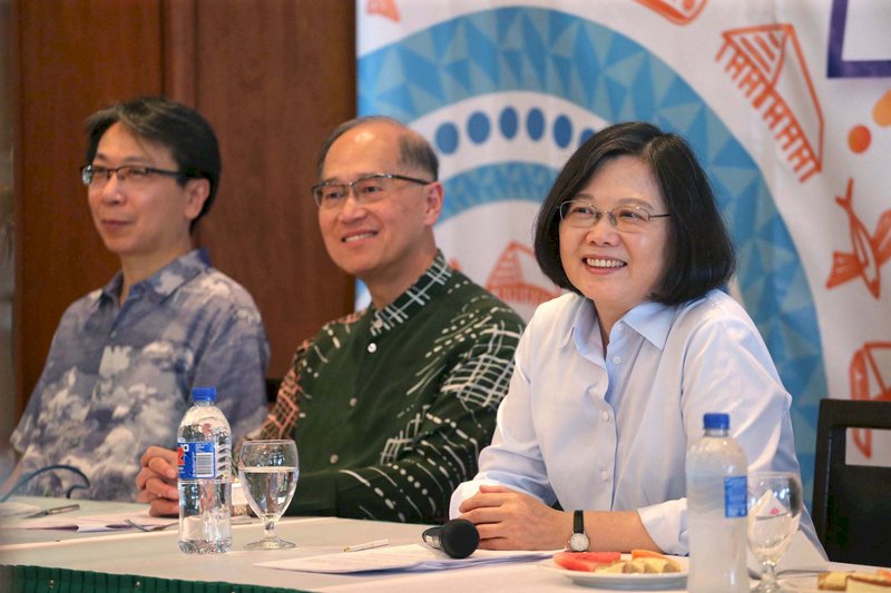 Tsai Ing-wen espère une interaction naturelle entre les deux rives à l’APEC