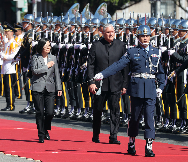 Accueil solennel organisé en l’honneur du Premier ministre de Sainte-Lucie
