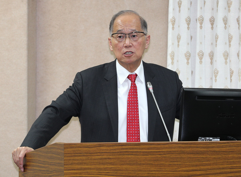 David Lee fait un rapport sur la situation diplomatique de l’île au Parlement