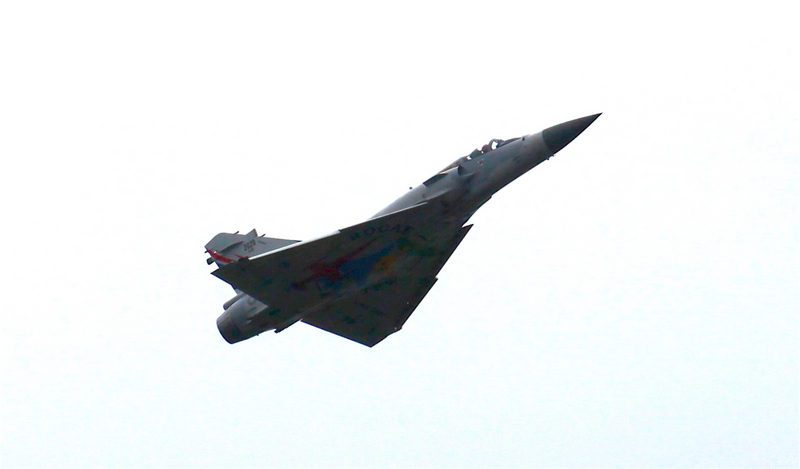 Les recherches se poursuivent pour retrouver le Mirage 2000 manquant