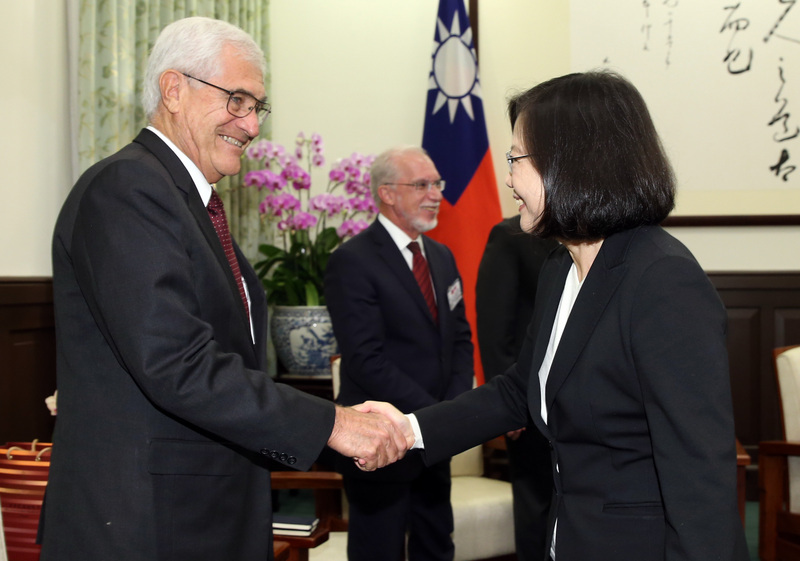 Tsai Ing-wen salue l’engagement américain dans la défense de Taiwan