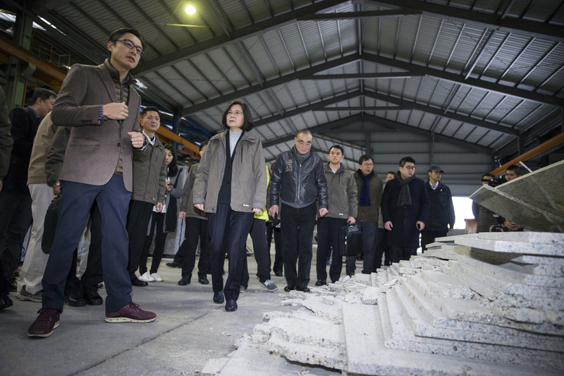 La présidente de la République a rencontré les exploitants de la pierre naturelle à Hualien