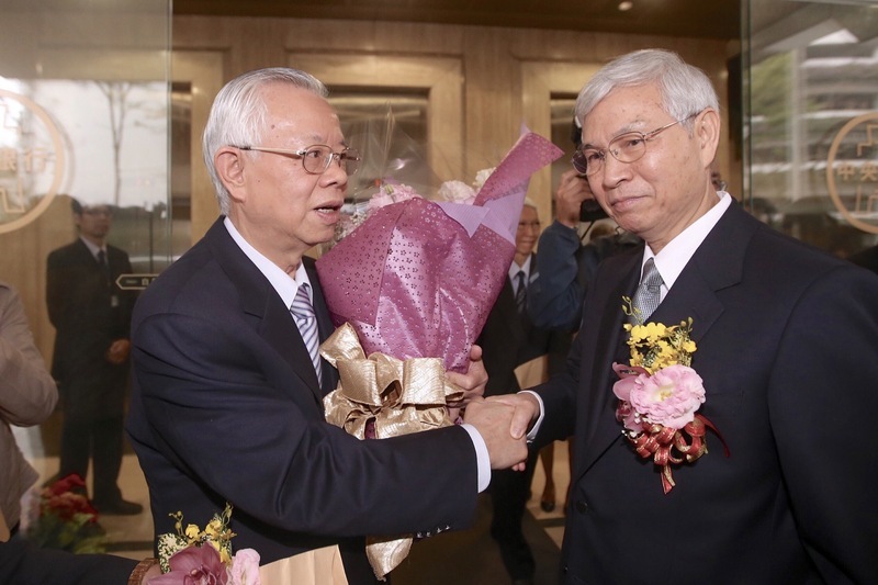 Le taux de change, premier défi du nouveau gouverneur de la banque centrale taiwanaise
