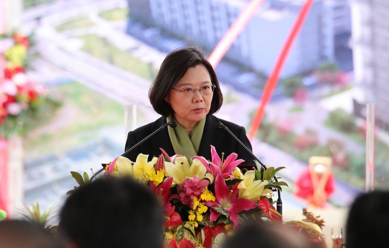 La présidente Tsai Ing-wen (蔡英文) montre son soutien à l’industrie biomédicale
