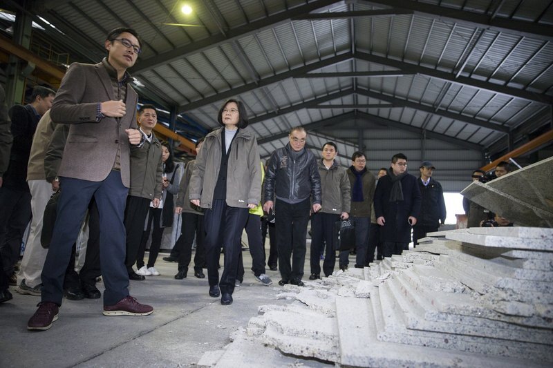 La présidente de la République a rencontré les exploitants de la pierre naturelle à Hualien