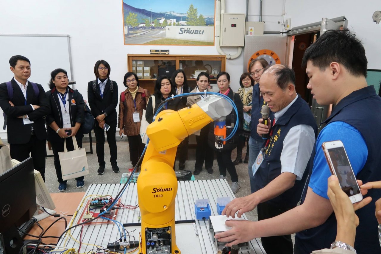 Une délégation thailandaise à Taiwan pour y observer l’enseignement technique et professionel