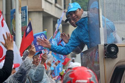 Campagne présidentielle : Eric chu et son épouse lancent un assault conjoint