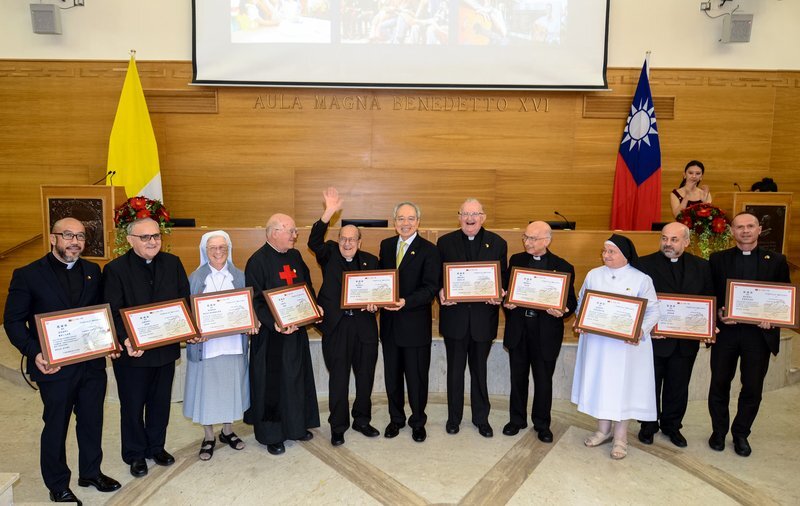 Célébrations du Double-Dix en présence du père Rabago