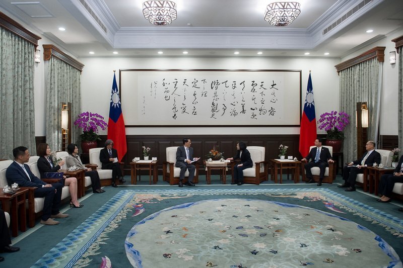 La Présidente de la République invite l’ABAC à mieux relier les industries taiwanaises et la communauté internationale