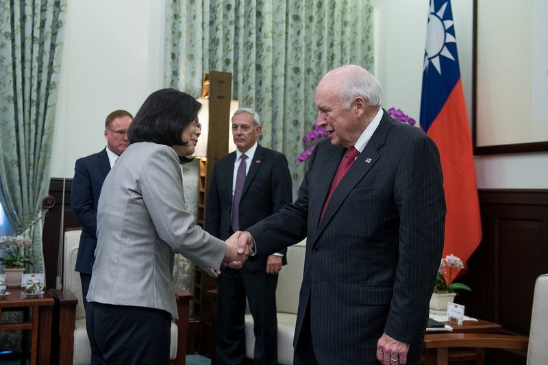 La présidente reçoit Dick Cheney