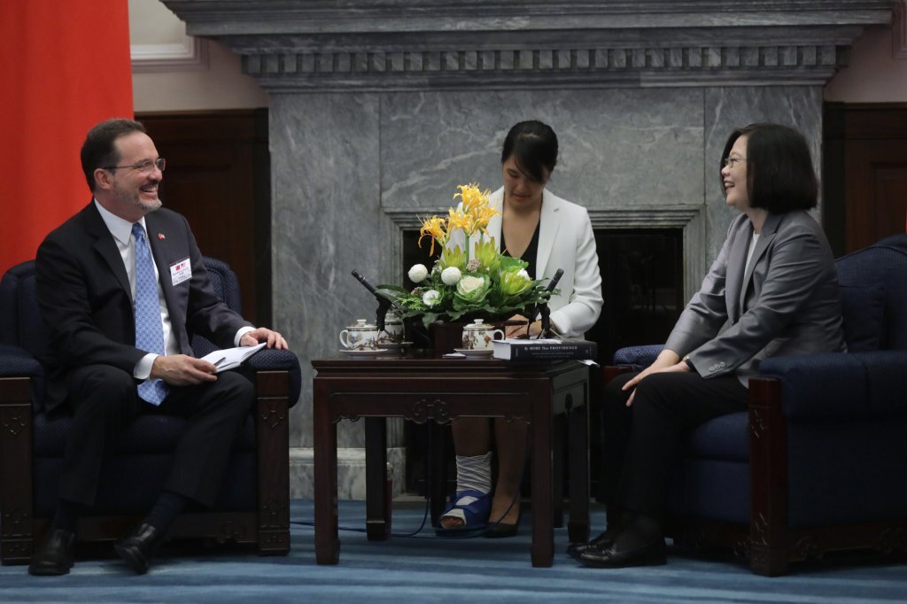 La Présidente Tsai souhaite un dialogue de haut niveau pour renforcer les échanges taïwano-américains sur la Défense
