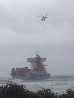 Le cargo T.S Lines Taipei naufragé est ordonné d’agir pour éviter une marée noire