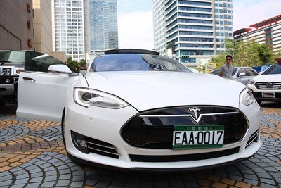 Le constructeur de voitures électriques Tesla démarre la vente en ligne à Taiwan