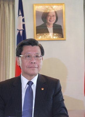 Le gouvernement nomme un nouveau représentant à Singapour et 20 conseillers d’Etat