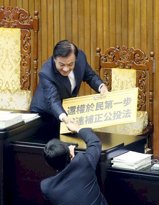 Le Parlement facilite la procédure de révocation des fonctionnaires