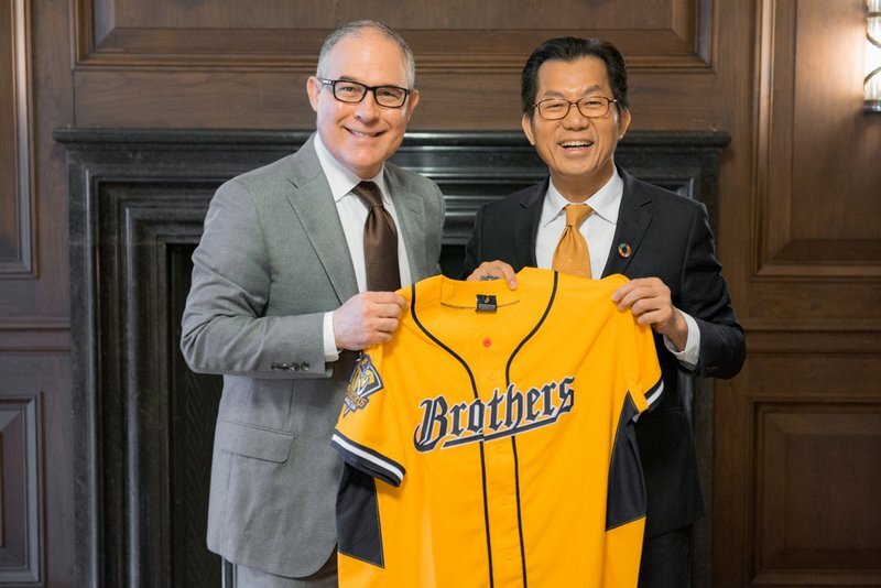 Lee Ying-yuan a rencontré son homologue américain Scott Pruitt