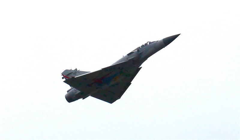 Les recherches se poursuivent pour retrouver le Mirage 2000 manquant