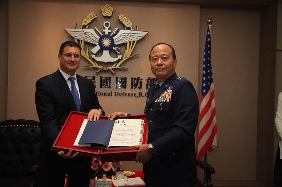 L’université Stanford et les archives du ministère de la défense taiwanais signent un mémorandum de coopération