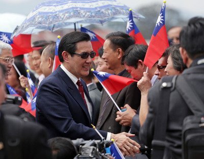 Ma Ying-jeou accueilli par le salut militaire au Guatémala