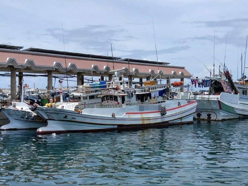 Pillage d’un bateau de pêche taïwanais par un chalutier chinois